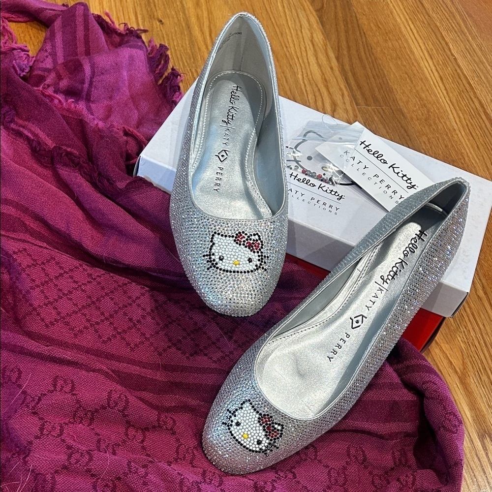Sanrio Hello Kitty crystal Glittering Silver ballet flats women’s size 7.5 new